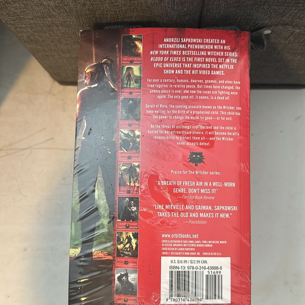 THE WITCHER - Fantasy 8 Paperback Collection with Red Spines-STILL IN PACKAGING - Picture 3 of 5